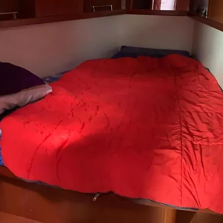 Botel Barca A Vela Oceanis 46' 14 Metri Con 8 Posti Letto 2 Bagni A Porto Sole Di