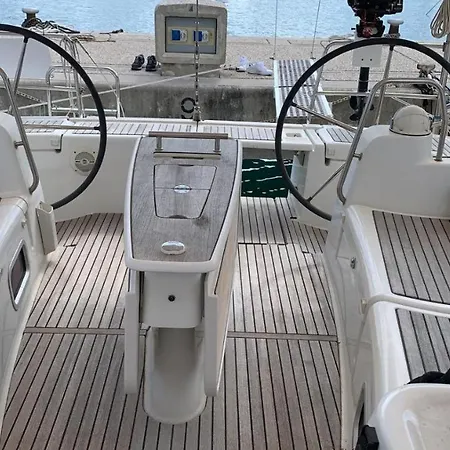 Barca A Vela Oceanis 46' 14 Metri Con 8 Posti Letto 2 Bagni A Porto Sole Di